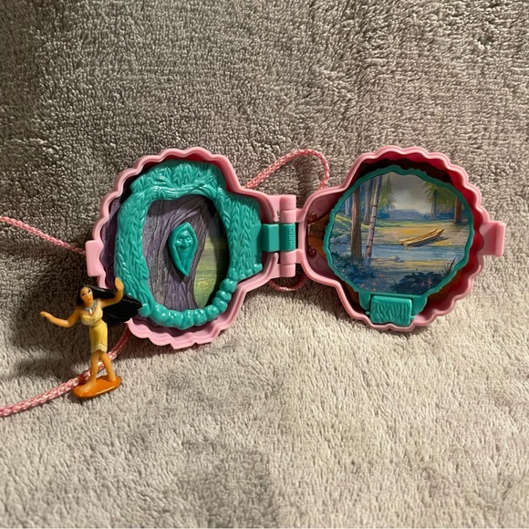 Vintage 90s Disney Pocahontas Playset - one figure - Picture 2 of 4